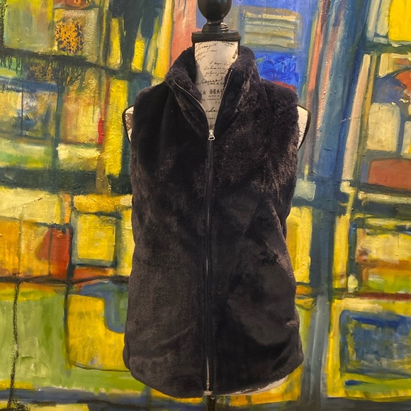 J Crew Faux Fur Vest- Women’s Small- Navy Blue, Full Zip with pockets - Picture 2 of 7